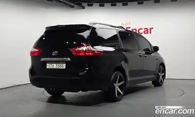 Toyota Sienna 2017 3.5 Автомат в Москве № 199646, миниатюра 2