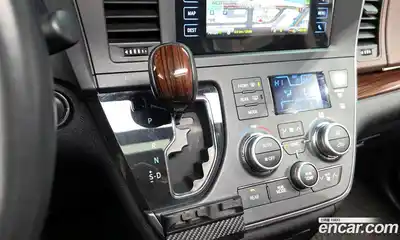 Toyota Sienna 2017 3.5 Автомат в Москве № 199646, миниатюра 9
