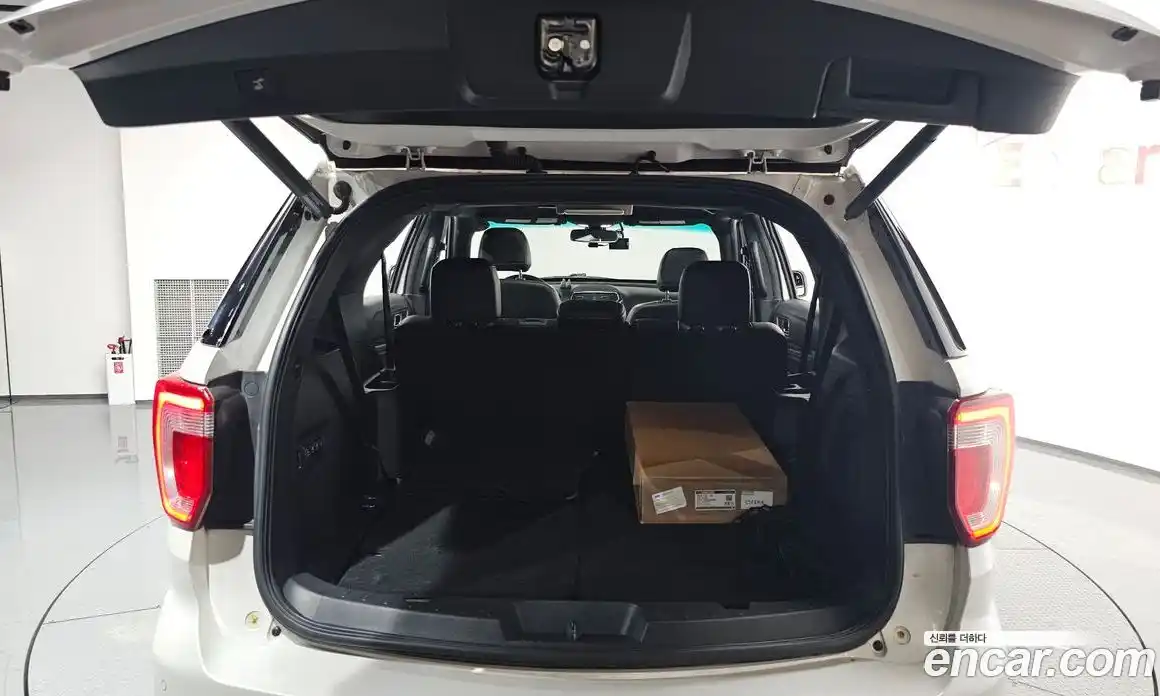 Ford Explorer 2017 3.5 Автомат в Москве № 199749, фото 2