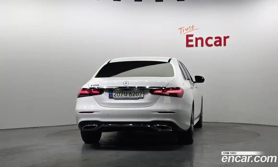 Mercedes-Benz E-Class 2023 2.0 Автомат в Москве № 202258, фото 3