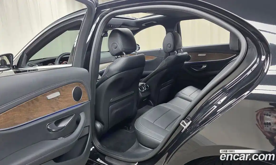 Mercedes-Benz E-Class 2022 2.0 Автомат в Москве № 207367, фото 20