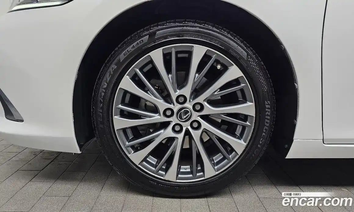 Lexus ES 2019 2.5 Автомат в Москве № 214646, фото 4