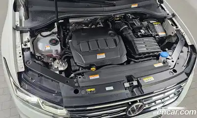 Volkswagen Tiguan 2022 2.0 Автомат в Москве № 214938, миниатюра 3