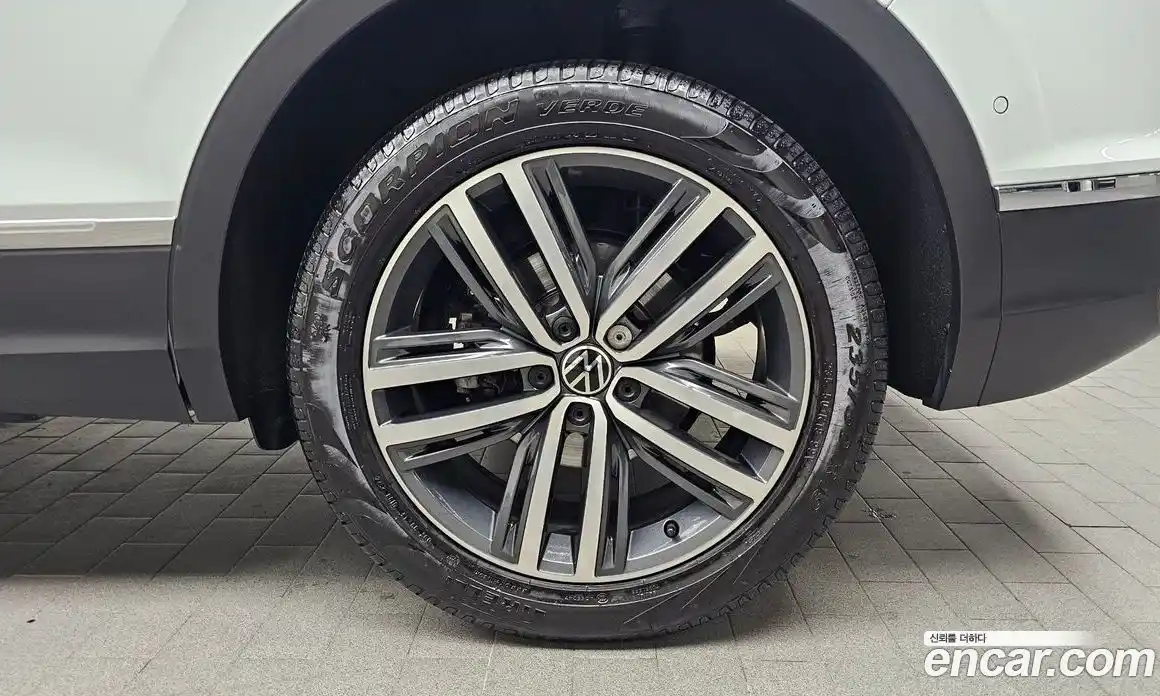 Volkswagen Tiguan 2022 2.0 Автомат в Москве № 214938, фото 6