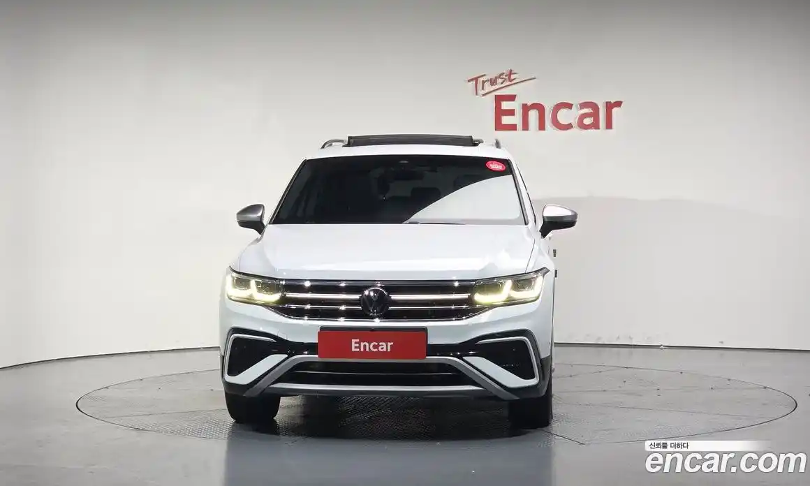 Volkswagen Tiguan 2023 2.0 Автомат в Москве № 214965, фото 3