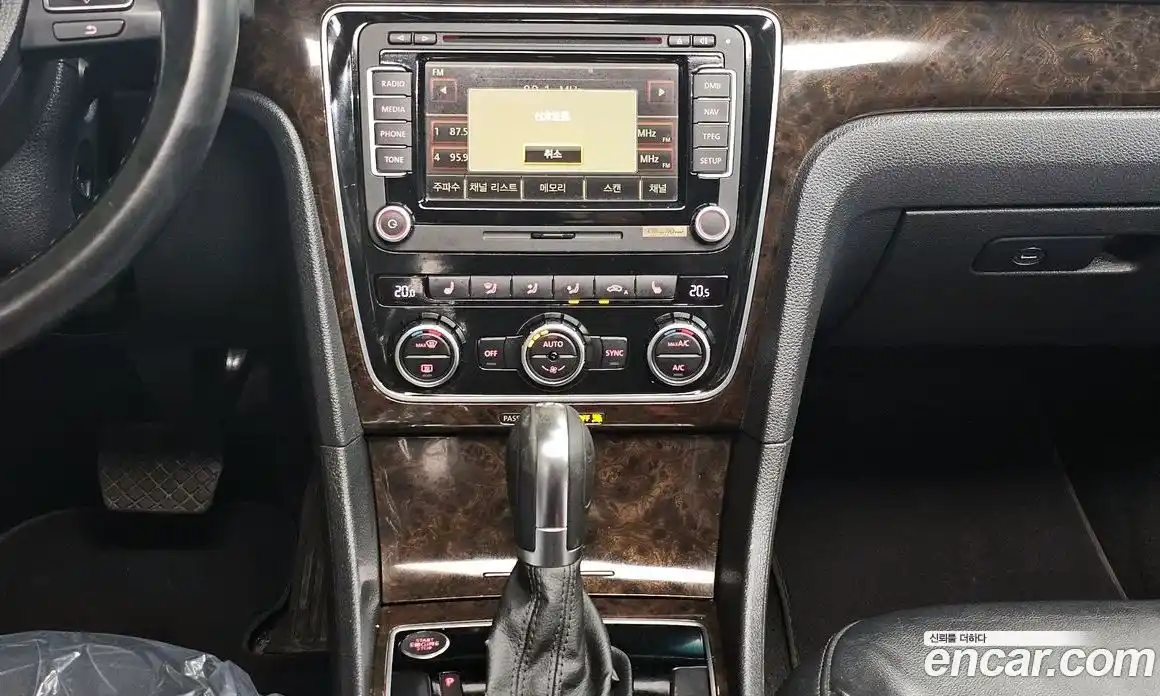 Volkswagen Passat 2014 2.0 Автомат в Москве № 215377, фото 14