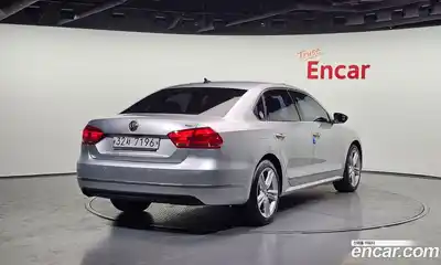Volkswagen Passat 2014 2.0 Автомат в Москве № 215377, миниатюра 2