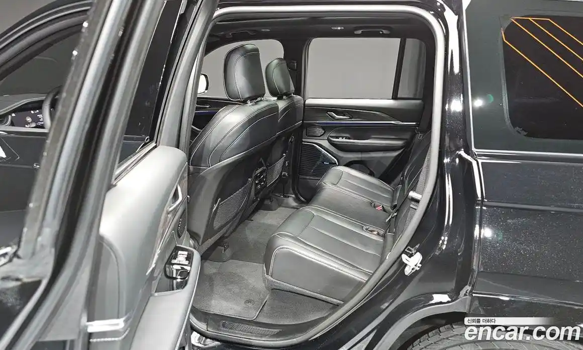 Jeep Cherokee 2023 3.6 Автомат в Москве № 215420, фото 14