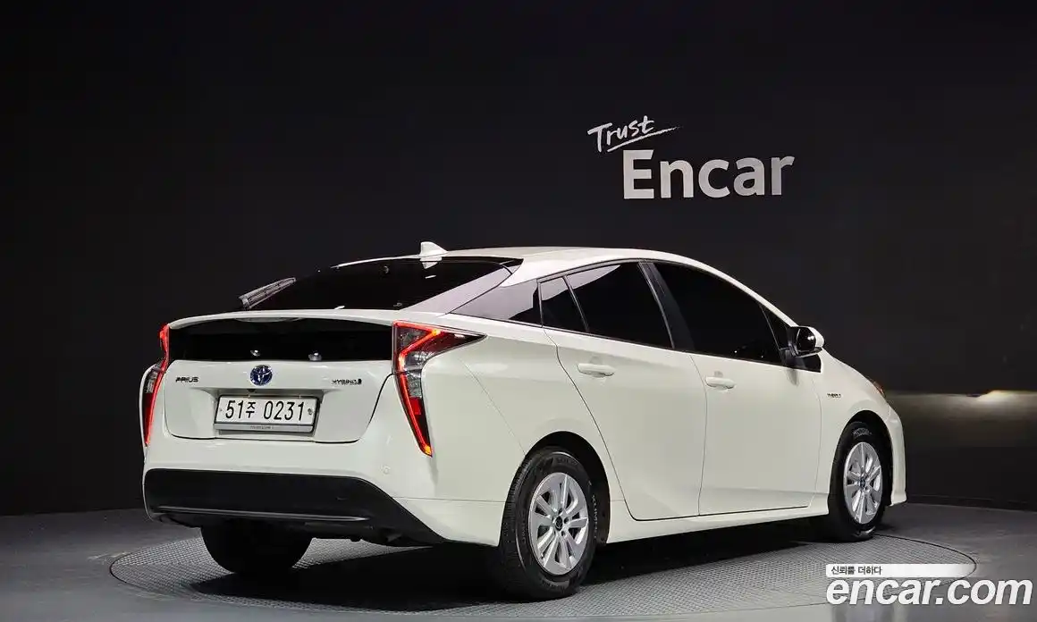 Toyota Prius 2017 1.8 Автомат в Москве № 215546, фото 12