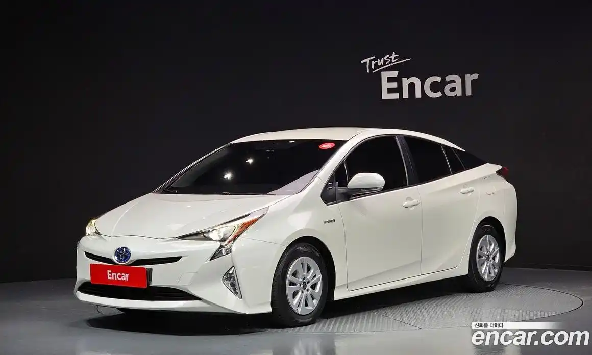 Toyota Prius 2017 1.8 Автомат в Москве № 215546, фото 13