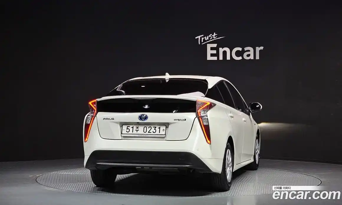 Toyota Prius 2017 1.8 Автомат в Москве № 215546, фото 15