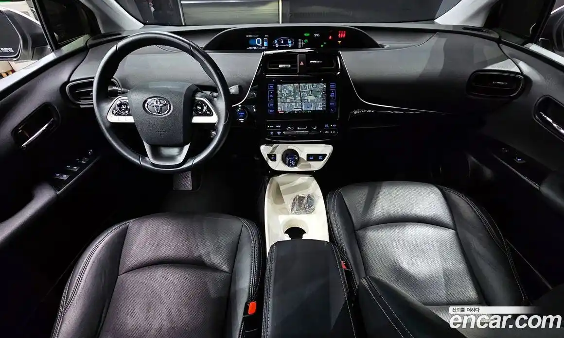 Toyota Prius 2017 1.8 Автомат в Москве № 215546, фото 17