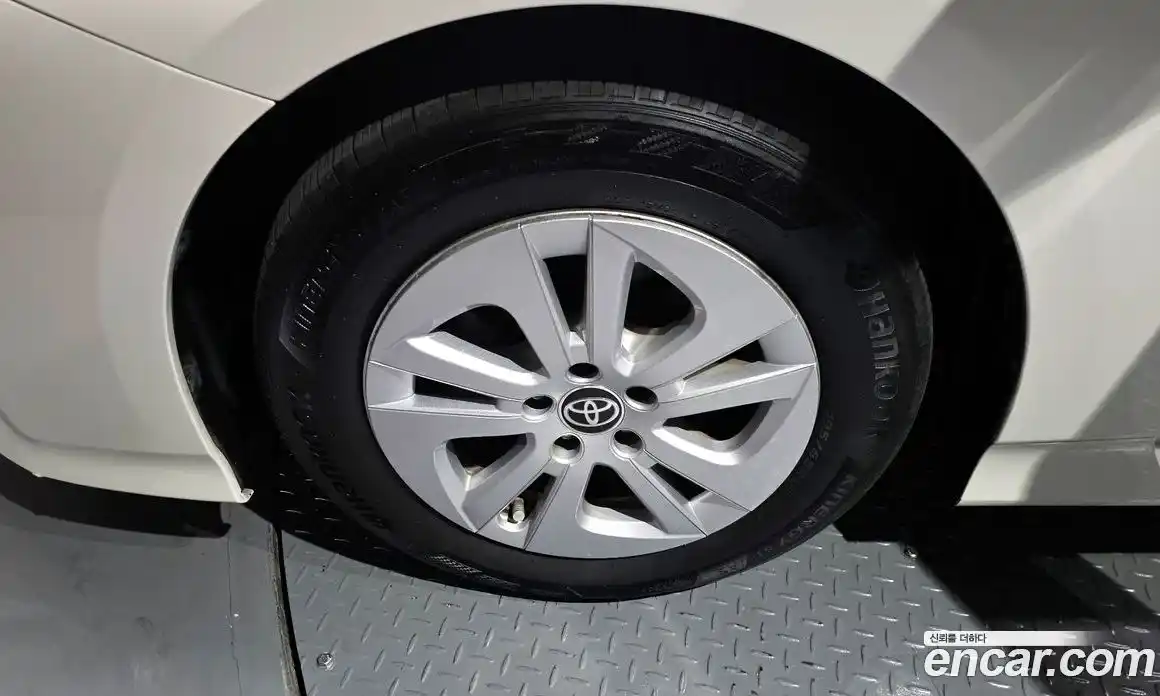 Toyota Prius 2017 1.8 Автомат в Москве № 215546, фото 20