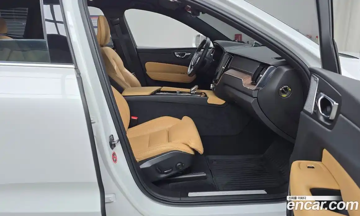 Volvo XC60 2022 2.0 Автомат в Москве № 230530, фото 17