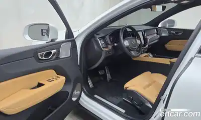 Volvo XC60 2022 2.0 Автомат в Москве № 230530, миниатюра 5
