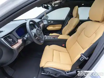 Volvo XC60 2025 2.0 Автомат в Москве № 230790, миниатюра 9