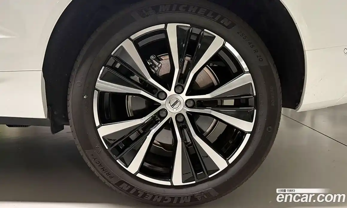 Volvo XC60 2024 2.0 Автомат в Москве № 230858, фото 16