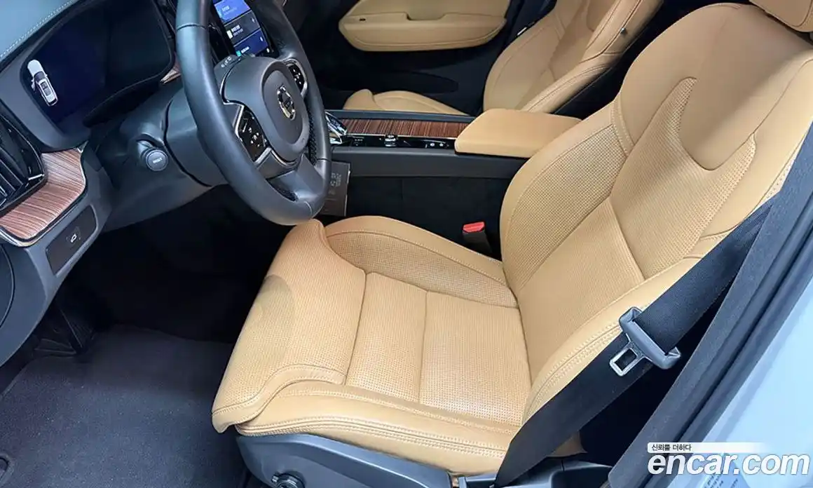 Volvo XC60 2024 2.0 Автомат в Москве № 230858, фото 6