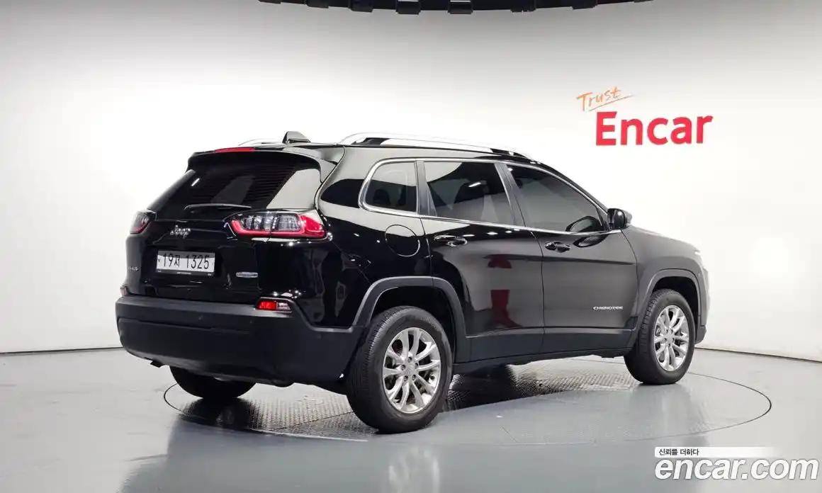 Jeep Cherokee 2019 2.4 Автомат в Москве № 232653, фото 16