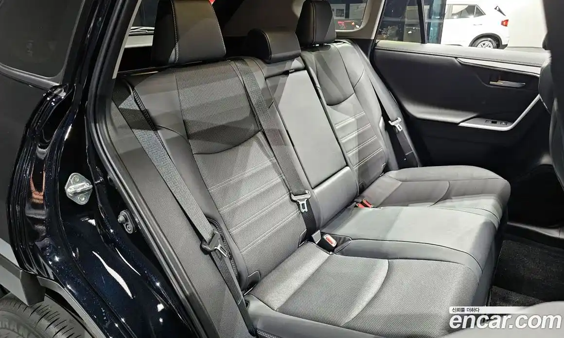 Toyota RAV4 2024 2.5 Автомат в Москве № 232820, фото 11