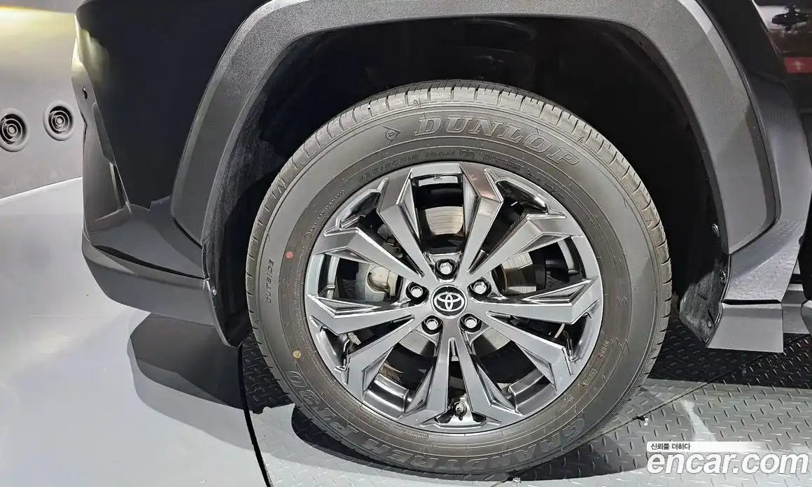 Toyota RAV4 2024 2.5 Автомат в Москве № 232820, фото 13