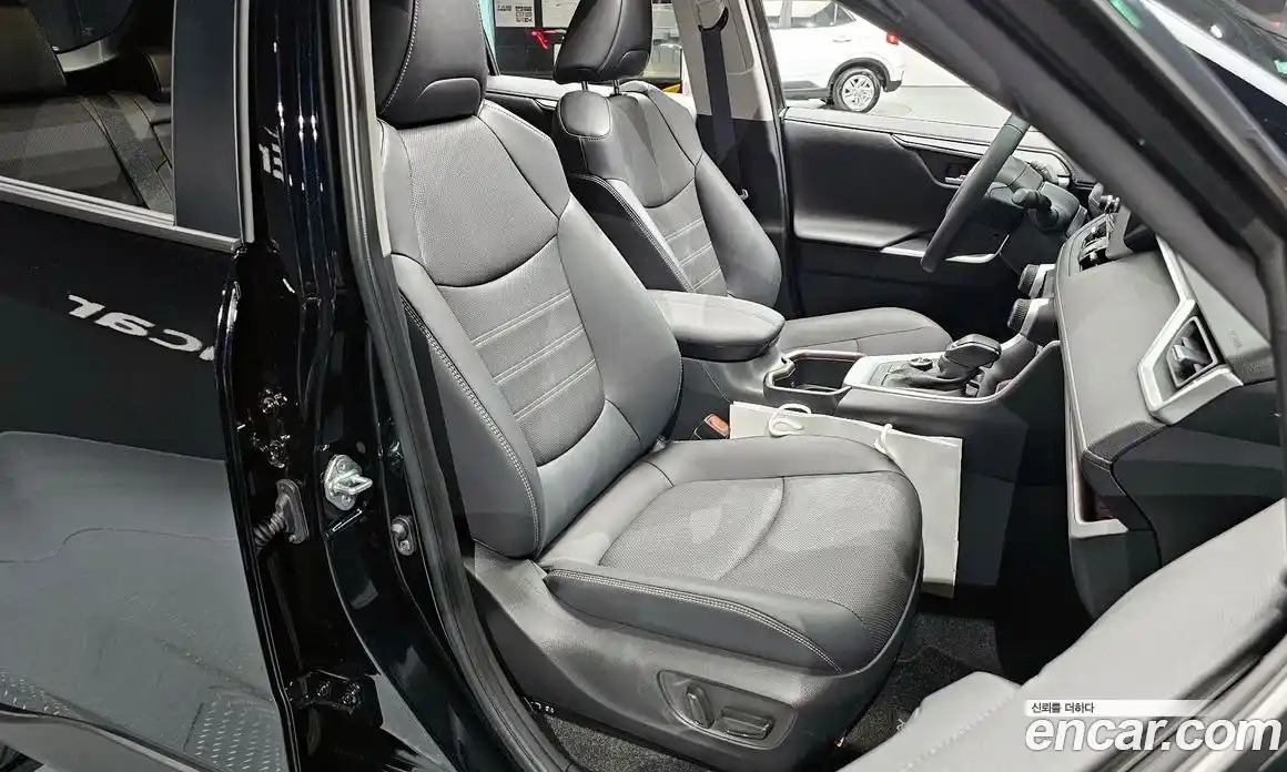 Toyota RAV4 2024 2.5 Автомат в Москве № 232820, фото 16