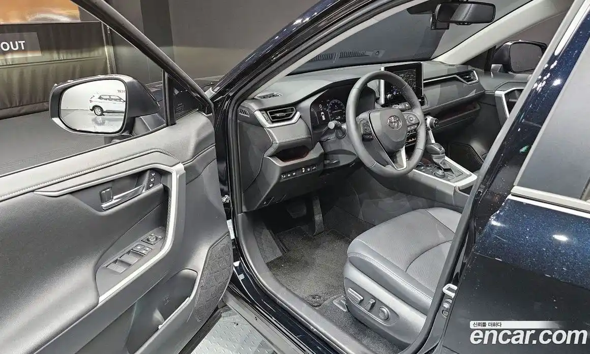 Toyota RAV4 2024 2.5 Автомат в Москве № 232820, фото 17