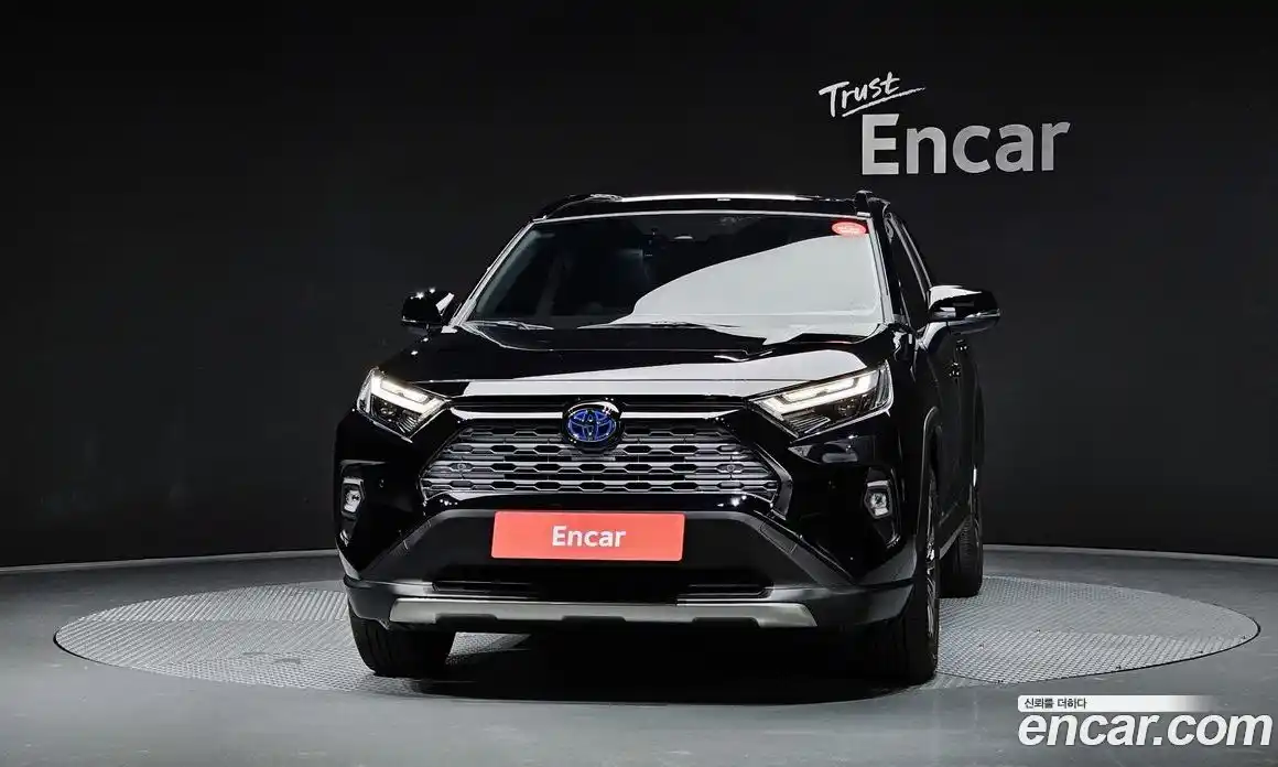 Toyota RAV4 2024 2.5 Автомат в Москве № 232820, фото 3