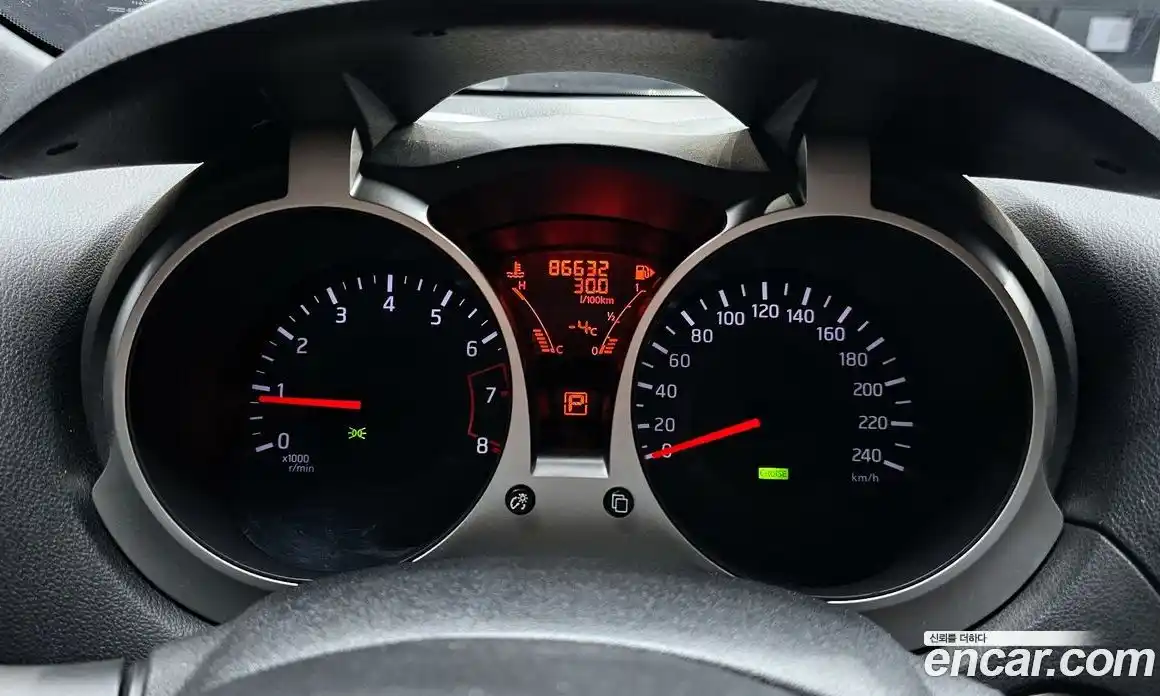 Nissan Juke 2016 1.6 Автомат в Москве № 284976, фото 8