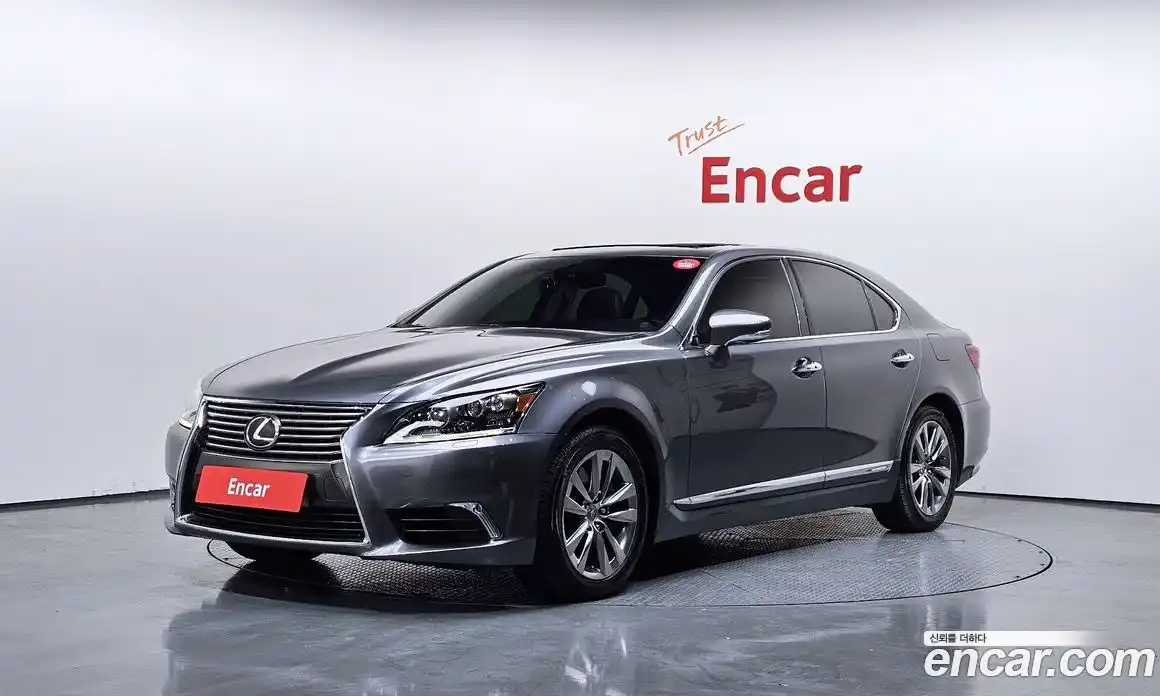 Lexus LS 2016 4.6 Автомат в Москве № 329596, фото 1
