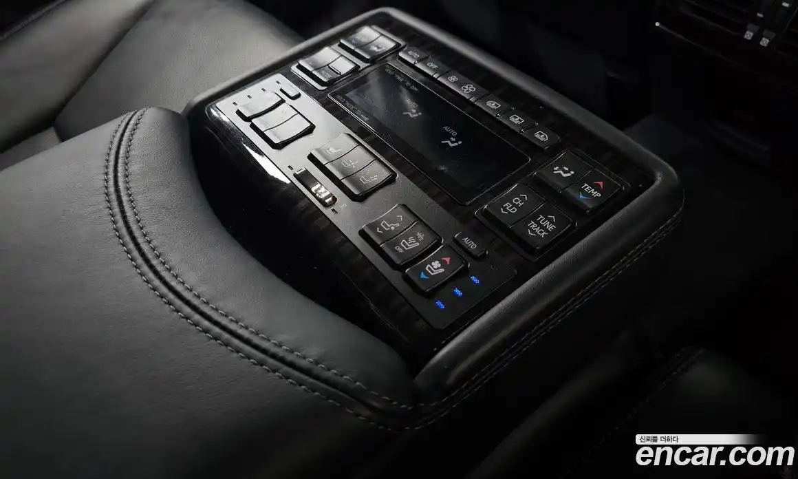 Lexus LS 2016 4.6 Автомат в Москве № 329596, фото 18