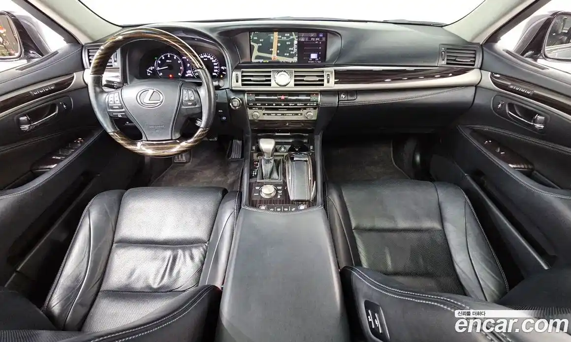 Lexus LS 2016 4.6 Автомат в Москве № 329596, фото 7