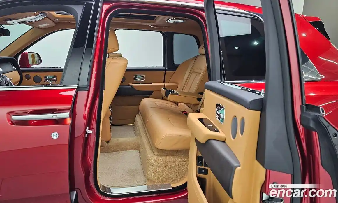 Rolls-Royce Cullinan 2023 6.7 Автомат в Москве № 366913, фото 12