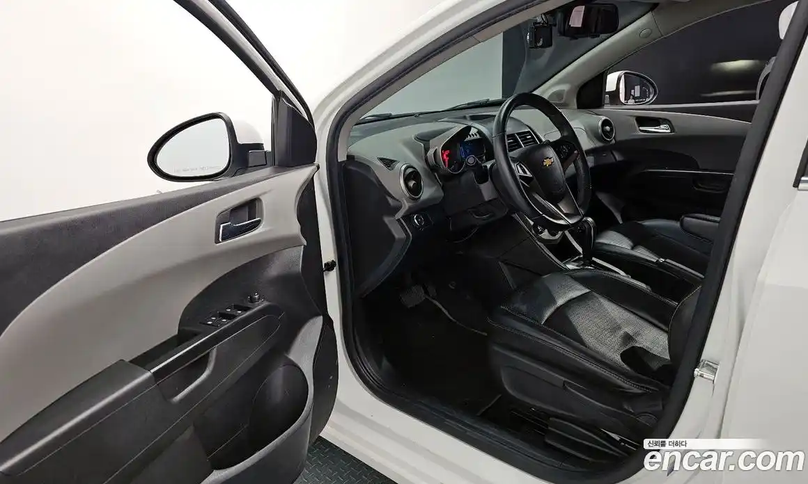 Chevrolet Aveo 2014 1.6 Автомат в Москве № 41900, фото 7