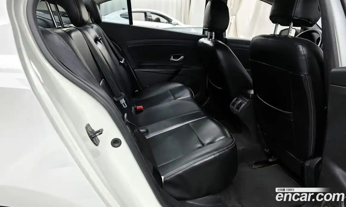 Renault SM3 2014 1.6 Автомат в Москве № 106091, фото 20