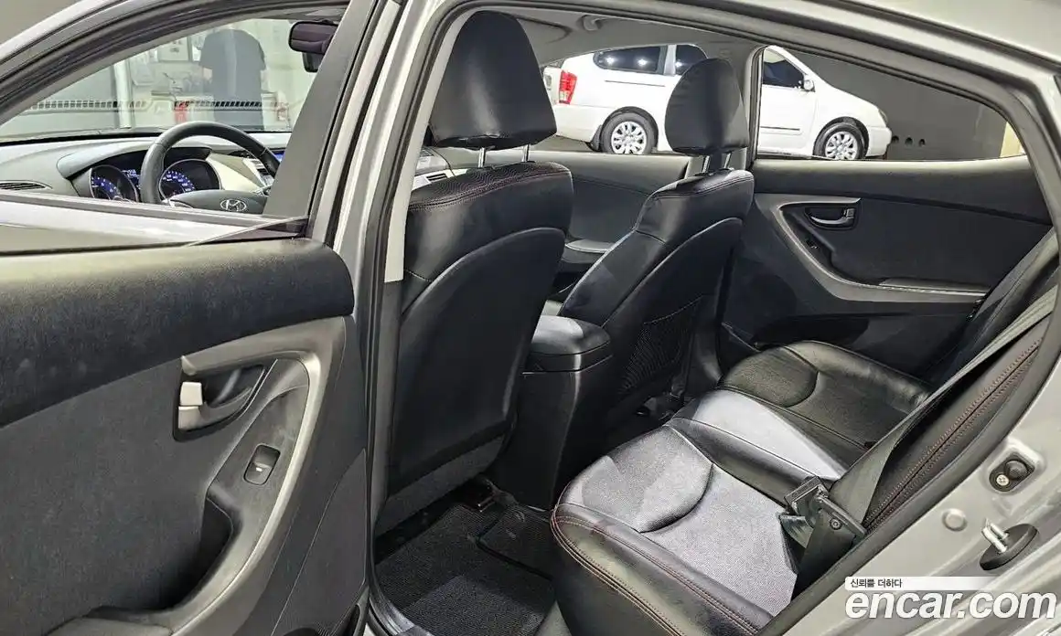 Hyundai Avante 2011 1.6 Механическая в Москве № 114844, фото 11