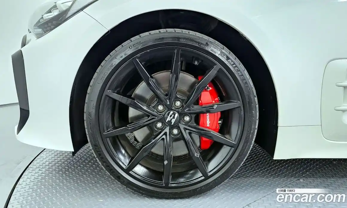 Kia Stinger 2023 3.3 Автомат в Москве № 132532, фото 3