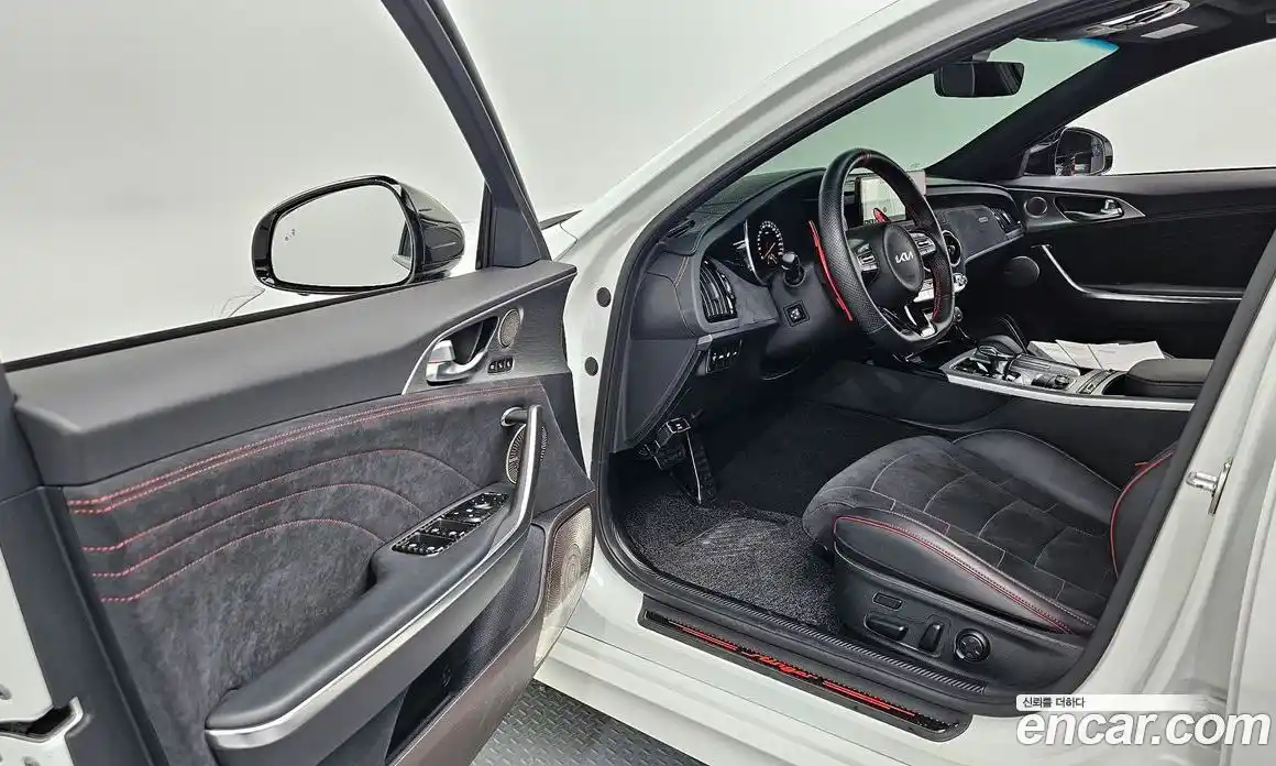 Kia Stinger 2023 3.3 Автомат в Москве № 132532, фото 4