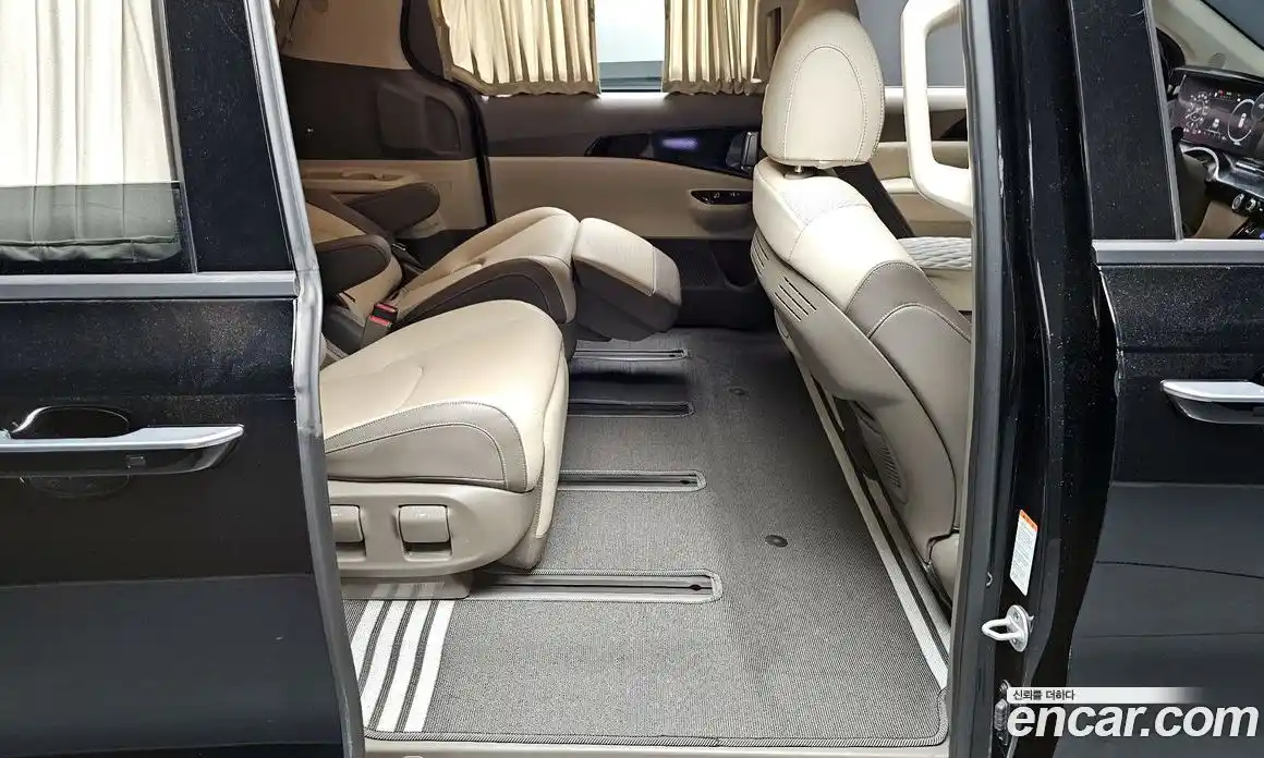 Kia Canival 2023 3.5 Автомат в Москве № 133313, фото 4