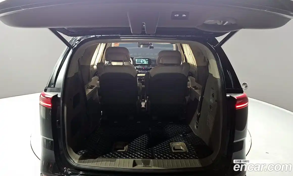 Kia Canival 2023 3.5 Автомат в Москве № 133313, фото 9