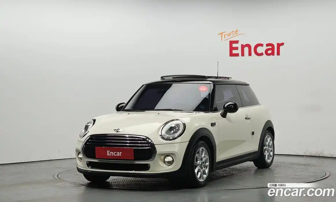 Mini Cooper 2015 1.5 Автомат в Москве № 135121, фото 13