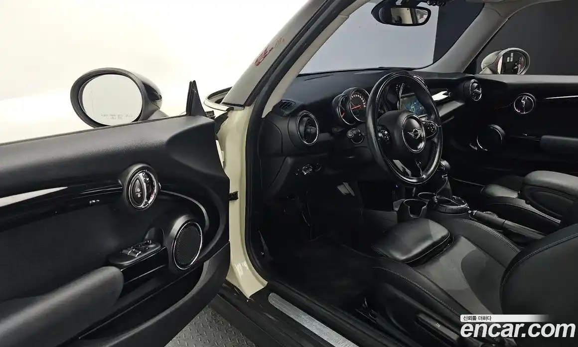 Mini Cooper 2015 1.5 Автомат в Москве № 135121, фото 15