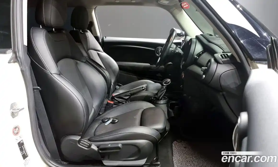 Mini Cooper 2016 1.5 Автомат в Москве № 153265, фото 9