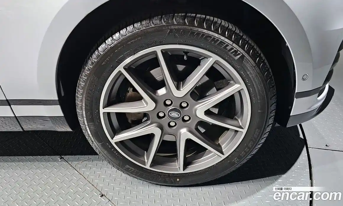 Land Rover Range-Rover Velar 2024 2.0 Автомат в Москве № 165976, фото 18