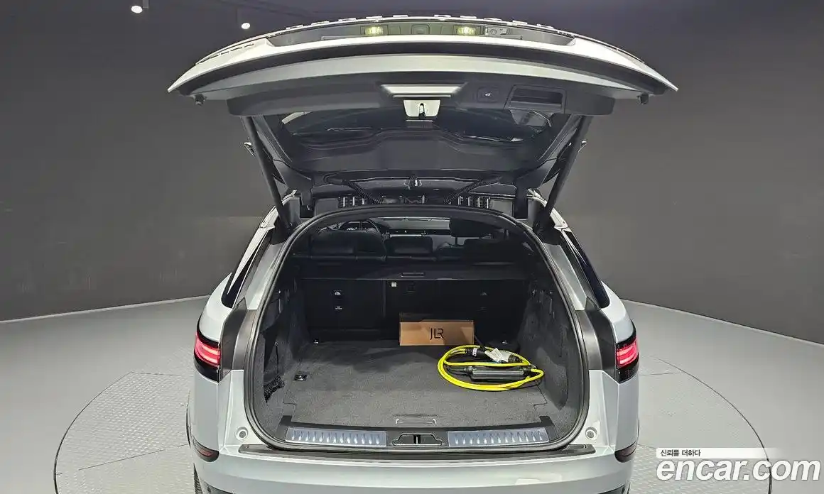 Land Rover Range-Rover Velar 2024 2.0 Автомат в Москве № 165976, фото 4