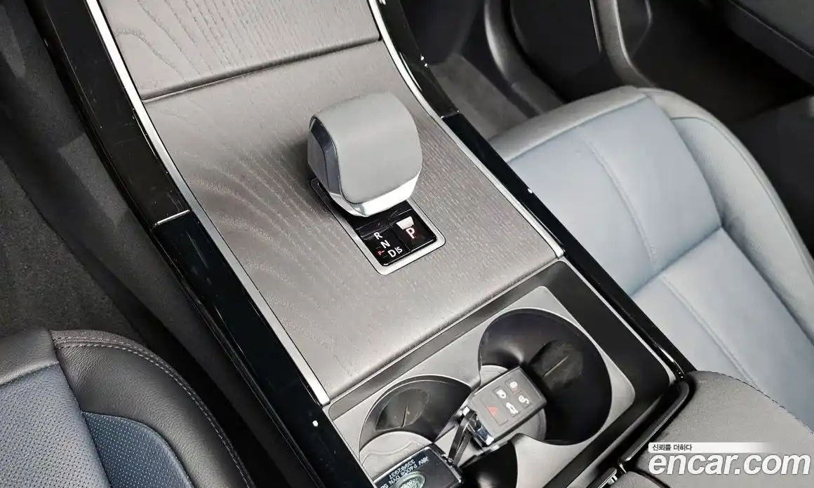 Land Rover Range-Rover Velar 2024 2.0 Автомат в Москве № 165976, фото 9