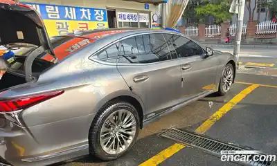 Lexus LS 2018 3.5 Автомат в Москве № 168327, миниатюра 2