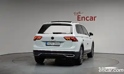 Volkswagen Tiguan 2022 2.0 Автомат в Москве № 168547, миниатюра 3