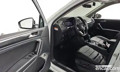 Volkswagen Tiguan 2022 2.0 Автомат в Москве № 168547, миниатюра 9