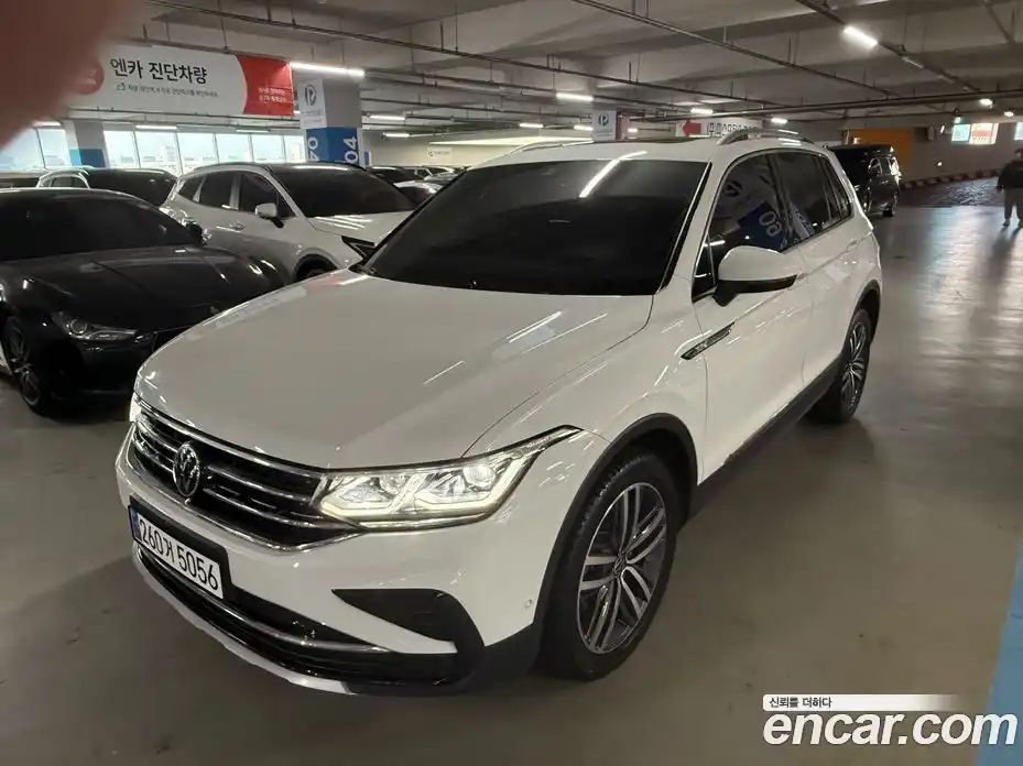 Volkswagen Tiguan 2023 2.0 Автомат в Москве № 169169, фото 1